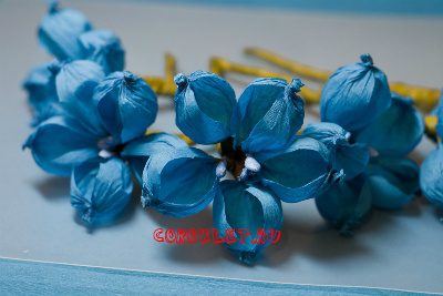 Синие цветы из бумаги
