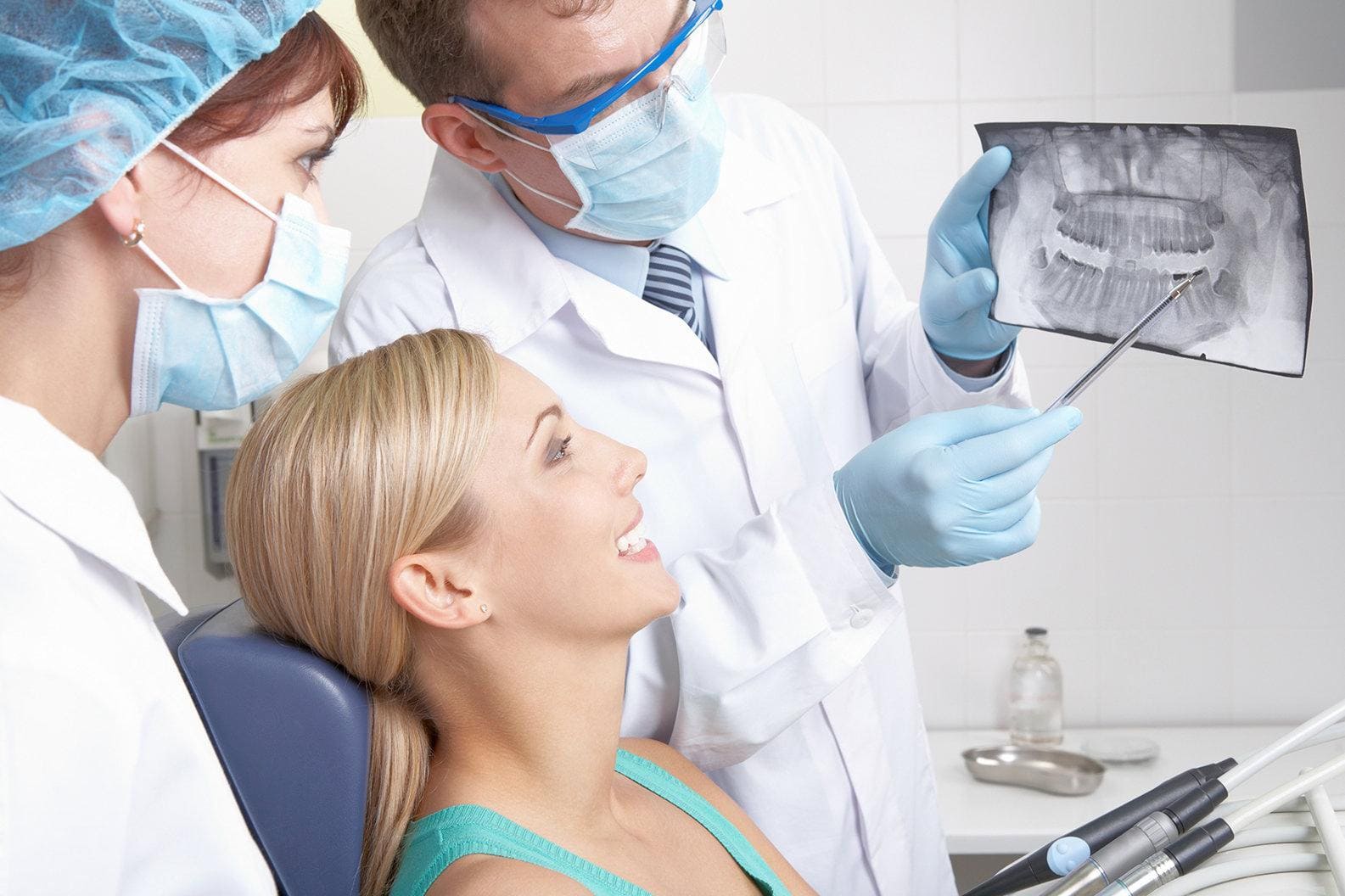Когда необходима консультация стоматолога-хирурга?